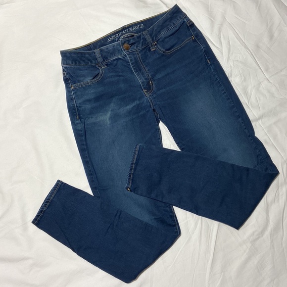American Eagle Outfitters Denim - American Eagle Jegging. Super Super Stretch. Size 10. Medium Wash. Black Label.